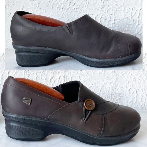 Keen Mora Brown Leather Slip On Loafers Button Accent - Women's Size 8 - Picture 1 of 8